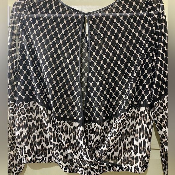 Chico’s SZ 8 Semi Sheer Black Chiffon Animal Print Blouse Open Split Back - Picture 9 of 13